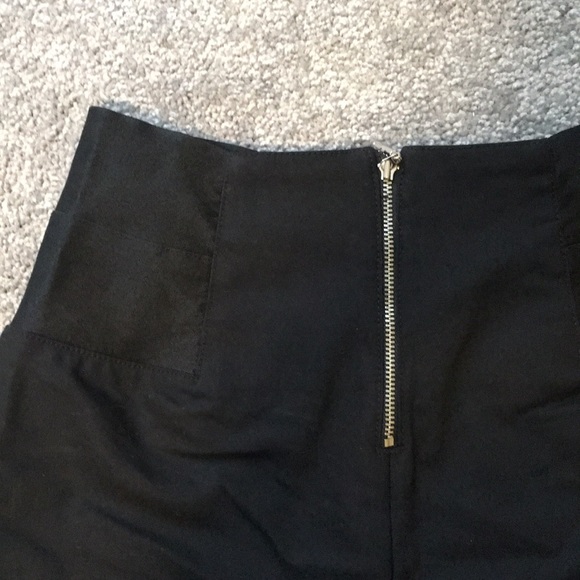 Guess high waisted zip up shorts - Picture 4 of 6